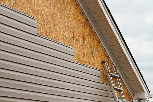 Professional Vinyl Siding technician working in New Bloomfield, PA